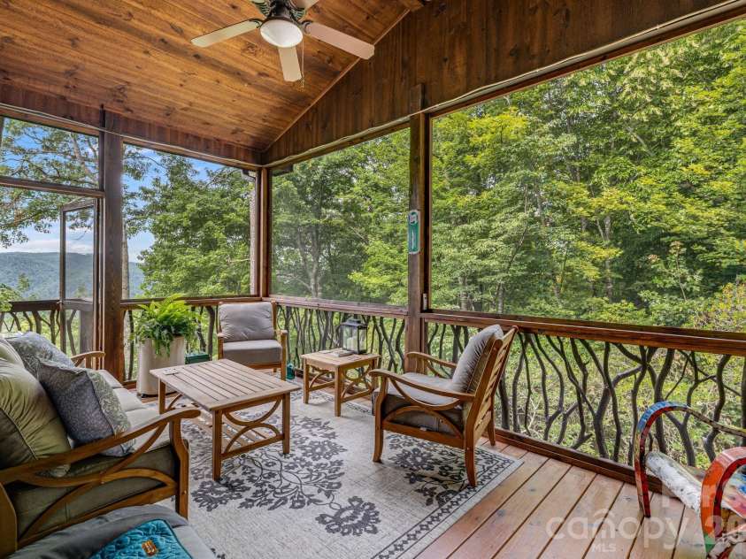 138 Bear Paw Drive, Brevard, NC 28712.  MLS# CAR4407523, YatesRealty ID 40269. 