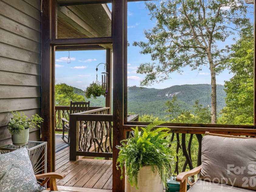 138 Bear Paw Drive, Brevard, NC 28712.  MLS# CAR4407523, YatesRealty ID 40269. 