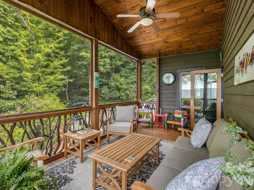 138 Bear Paw Drive, Brevard, NC 28712.  MLS# CAR4407523, YatesRealty ID 40269. 