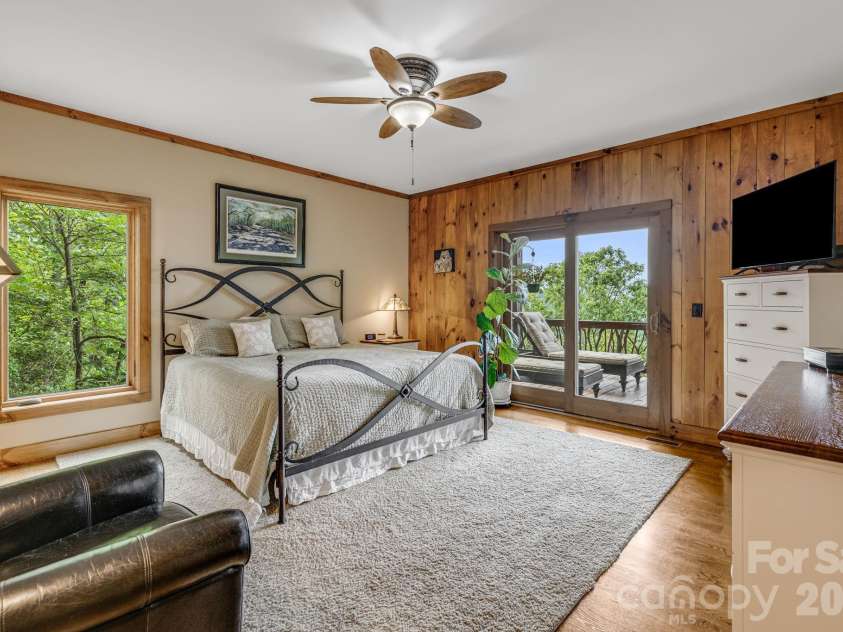 138 Bear Paw Drive, Brevard, NC 28712.  MLS# CAR4407523, YatesRealty ID 40269. 