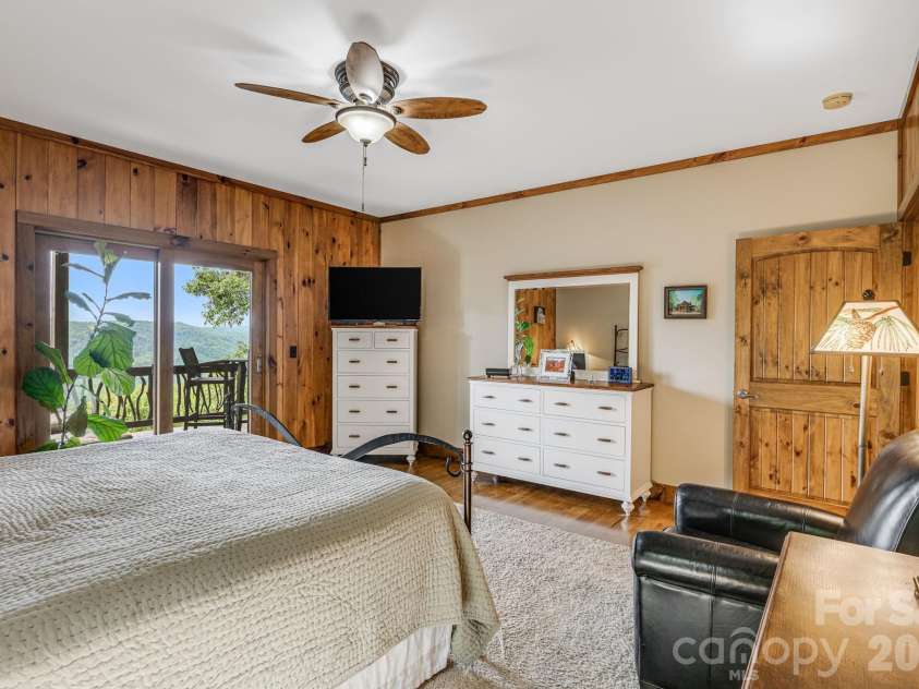 138 Bear Paw Drive, Brevard, NC 28712.  MLS# CAR4407523, YatesRealty ID 40269. 