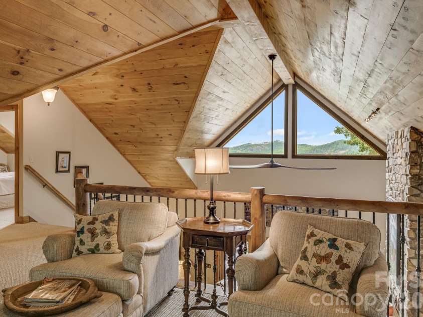 138 Bear Paw Drive, Brevard, NC 28712.  MLS# CAR4407523, YatesRealty ID 40269. 