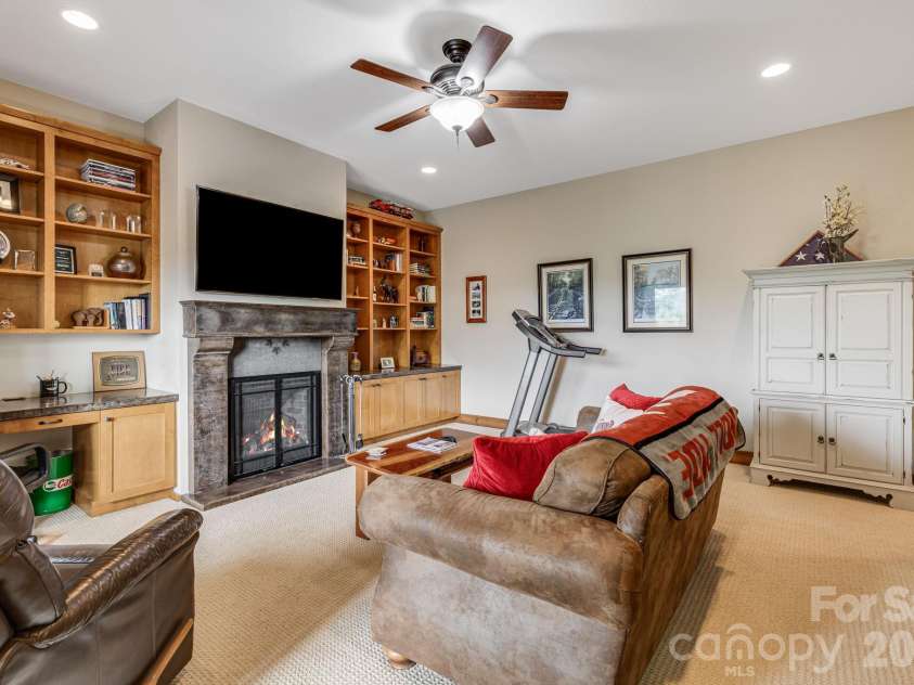 138 Bear Paw Drive, Brevard, NC 28712.  MLS# CAR4407523, YatesRealty ID 40269. 