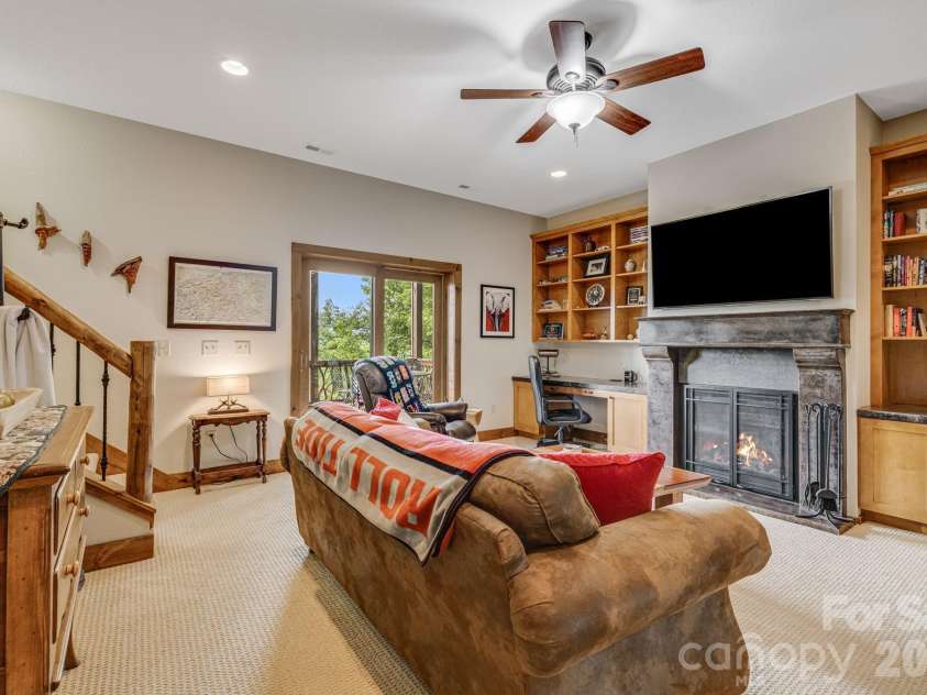 138 Bear Paw Drive, Brevard, NC 28712.  MLS# CAR4407523, YatesRealty ID 40269. 