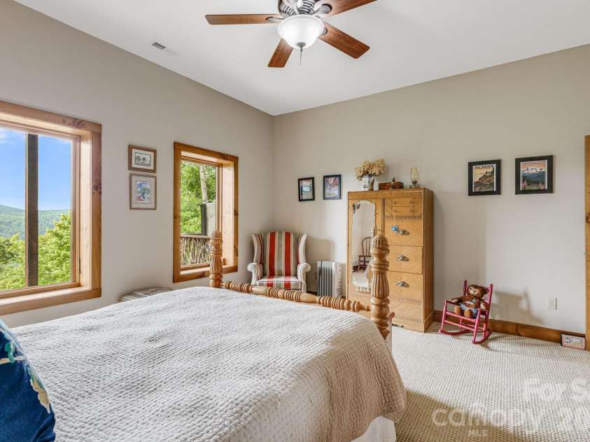 138 Bear Paw Drive, Brevard, NC 28712.  MLS# CAR4407523, YatesRealty ID 40269. 