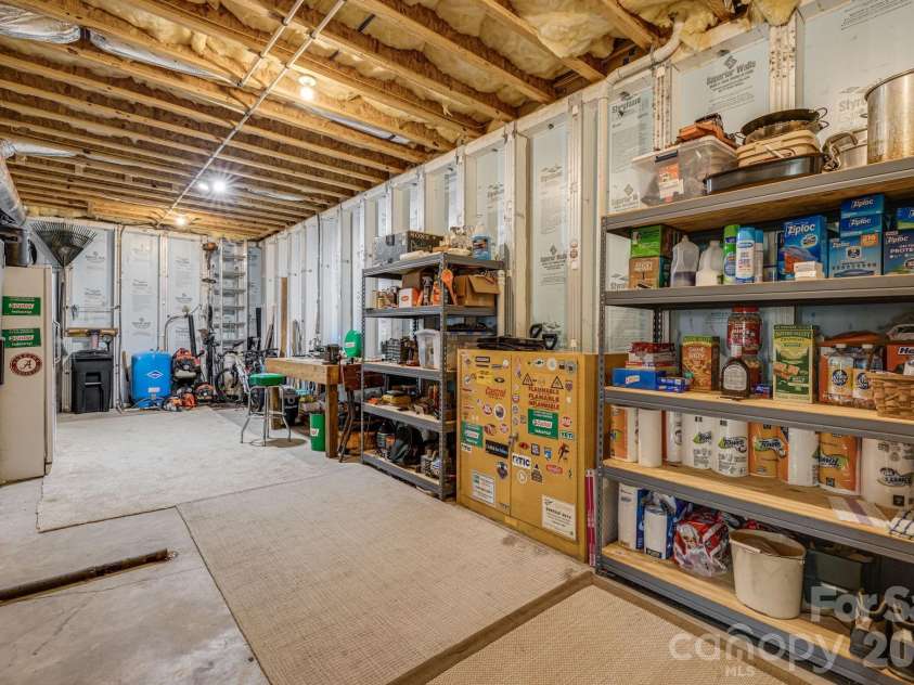 138 Bear Paw Drive, Brevard, NC 28712.  MLS# CAR4407523, YatesRealty ID 40269. 