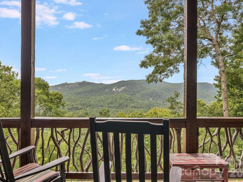 138 Bear Paw Drive, Brevard, NC 28712.  MLS# CAR4407523, YatesRealty ID 40269. 