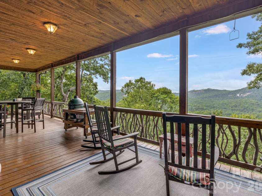 138 Bear Paw Drive, Brevard, NC 28712.  MLS# CAR4407523, YatesRealty ID 40269. 