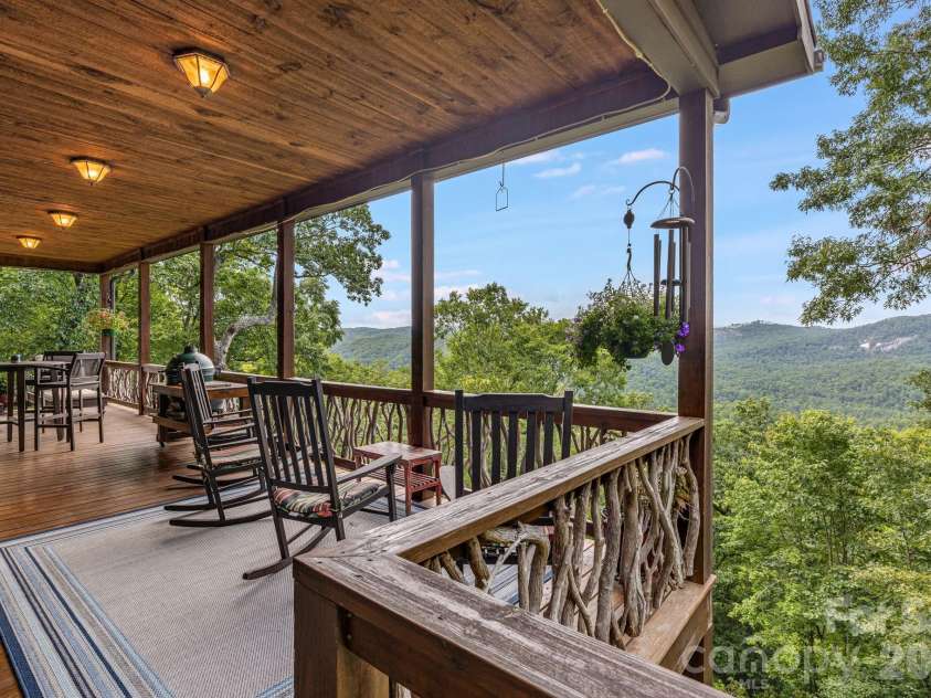 138 Bear Paw Drive, Brevard, NC 28712.  MLS# CAR4407523, YatesRealty ID 40269. 