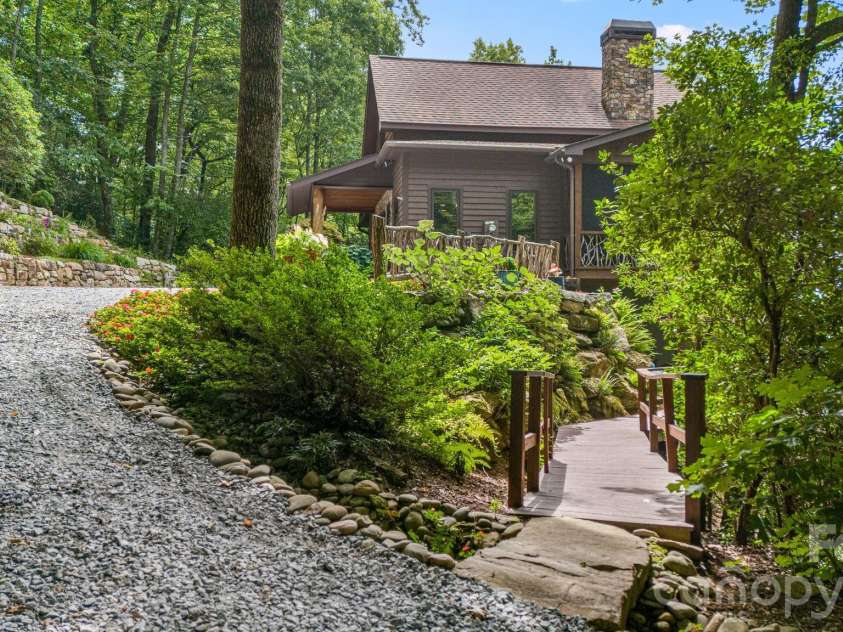 138 Bear Paw Drive, Brevard, NC 28712.  MLS# CAR4407523, YatesRealty ID 40269. 