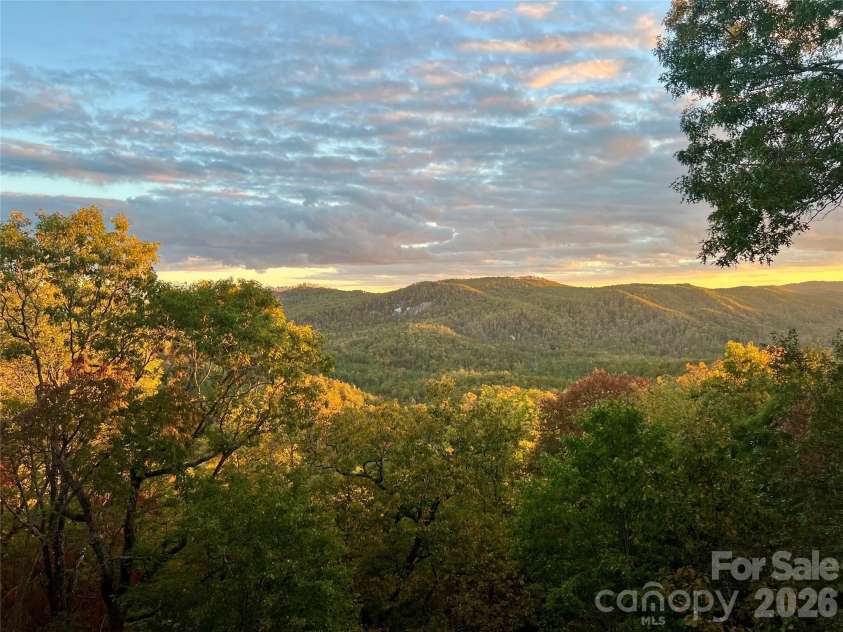 138 Bear Paw Drive, Brevard, NC 28712.  MLS# CAR4407523, YatesRealty ID 40269. 