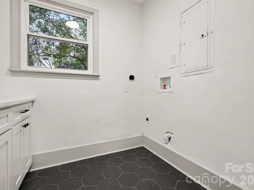1749 Archdale Drive, Charlotte, NC 28210.  MLS# CAR4357388, YatesRealty ID 4027. 