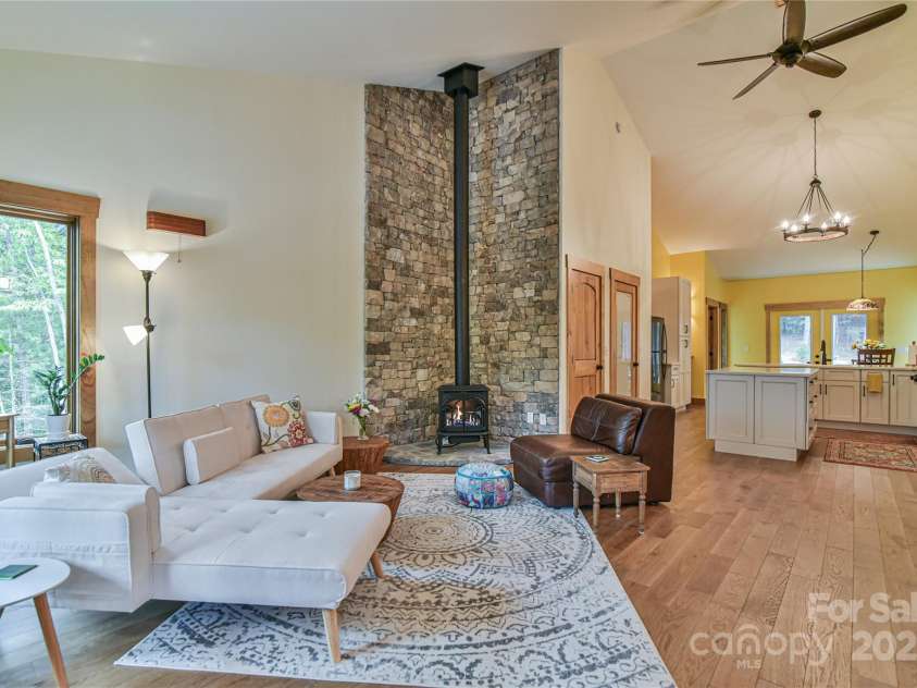 401 Moonbeam Crossing, Marshall, NC 28753.  MLS# CAR4241543, YatesRealty ID 4027. 