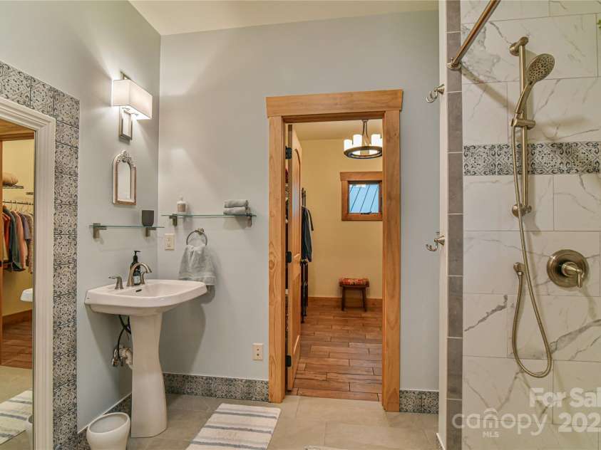 401 Moonbeam Crossing, Marshall, NC 28753.  MLS# CAR4241543, YatesRealty ID 4027. 