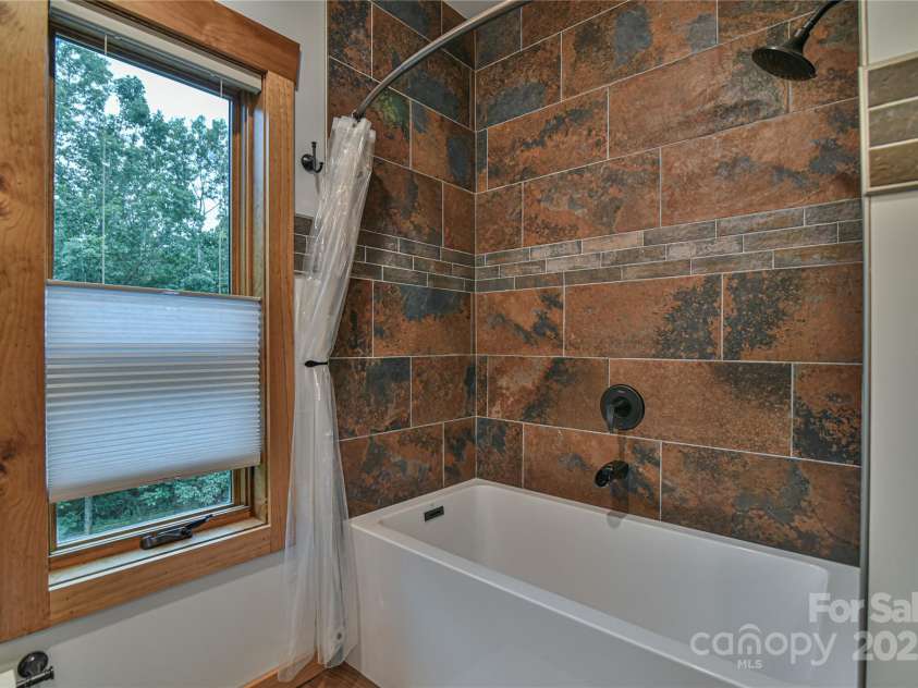 401 Moonbeam Crossing, Marshall, NC 28753.  MLS# CAR4241543, YatesRealty ID 4027. 