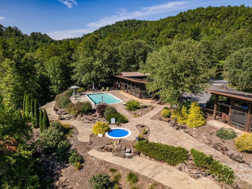 401 Moonbeam Crossing, Marshall, NC 28753.  MLS# CAR4241543, YatesRealty ID 4027. 