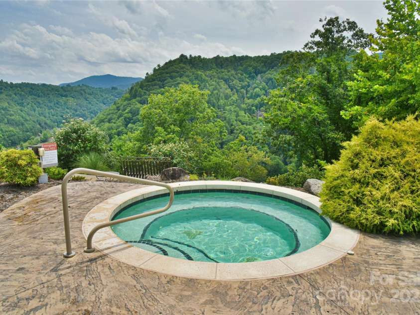 401 Moonbeam Crossing, Marshall, NC 28753.  MLS# CAR4241543, YatesRealty ID 4027. 