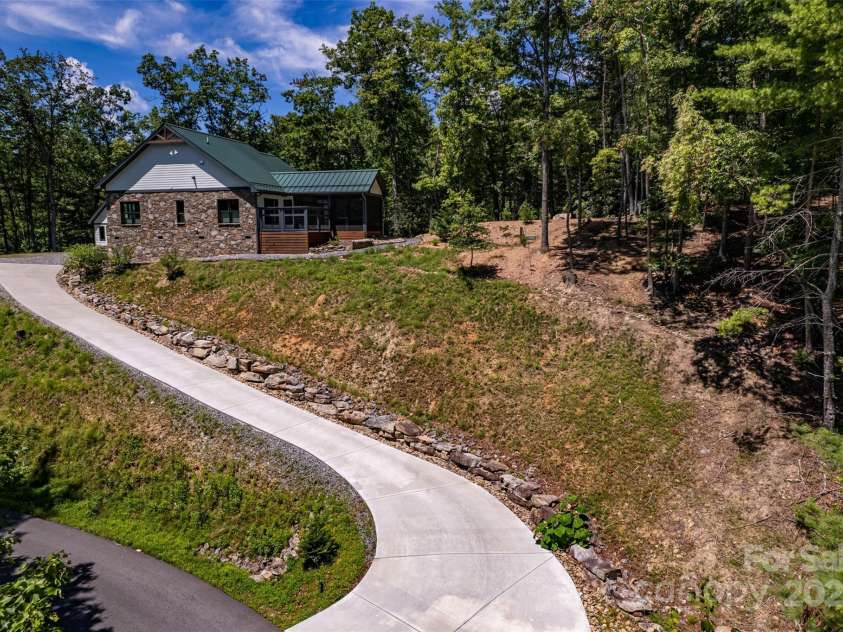 401 Moonbeam Crossing, Marshall, NC 28753.  MLS# CAR4241543, YatesRealty ID 4027. 