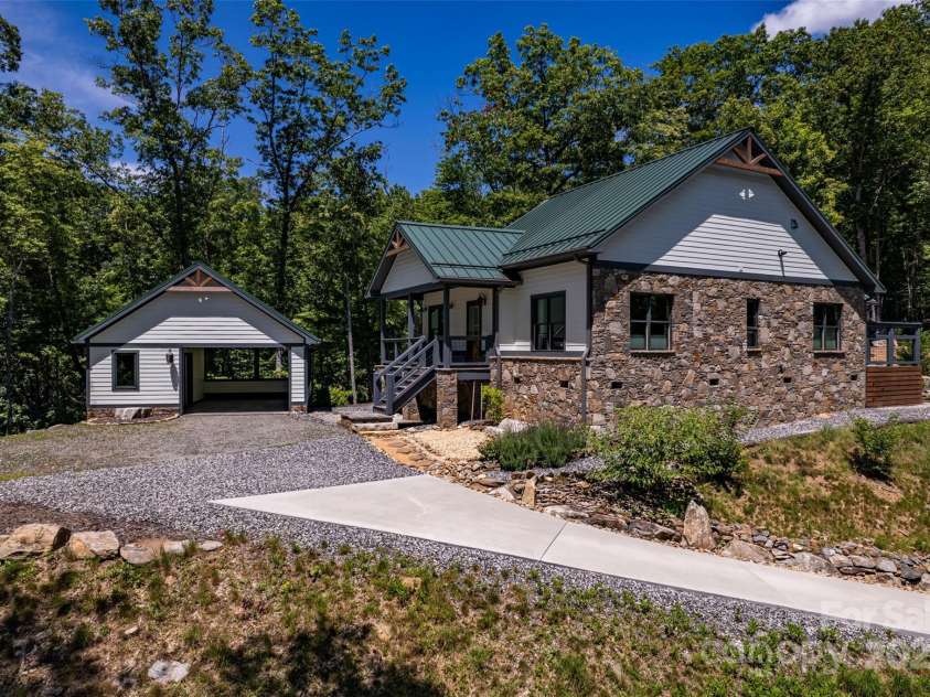 401 Moonbeam Crossing, Marshall, NC 28753.  MLS# CAR4241543, YatesRealty ID 4027. 