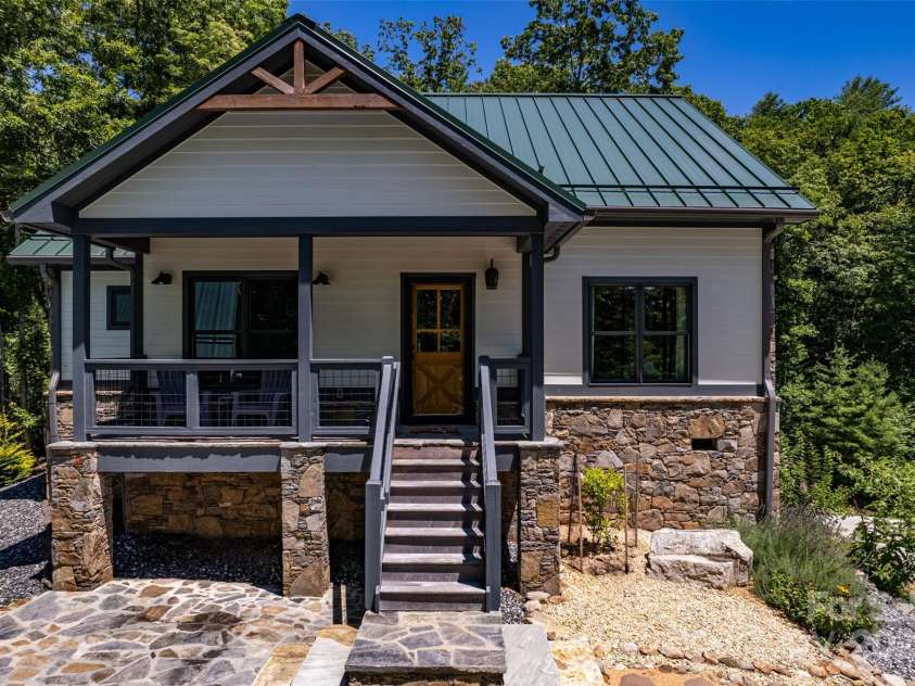 401 Moonbeam Crossing, Marshall, NC 28753.  MLS# CAR4241543, YatesRealty ID 4027. 