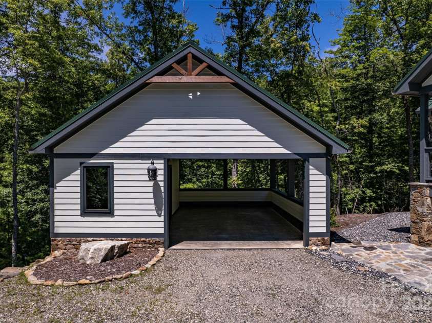 401 Moonbeam Crossing, Marshall, NC 28753.  MLS# CAR4241543, YatesRealty ID 4027. 