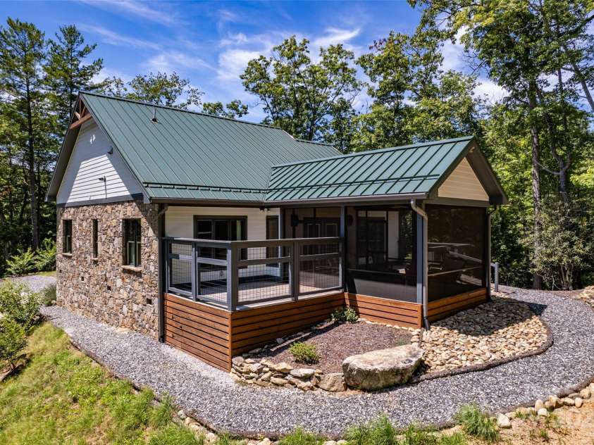 401 Moonbeam Crossing, Marshall, NC 28753.  MLS# CAR4241543, YatesRealty ID 4027. 