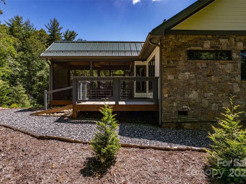 401 Moonbeam Crossing, Marshall, NC 28753.  MLS# CAR4241543, YatesRealty ID 4027. 