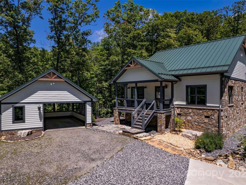 401 Moonbeam Crossing, Marshall, NC 28753.  MLS# CAR4241543, YatesRealty ID 4027. 