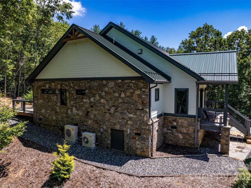 401 Moonbeam Crossing, Marshall, NC 28753.  MLS# CAR4241543, YatesRealty ID 4027. 