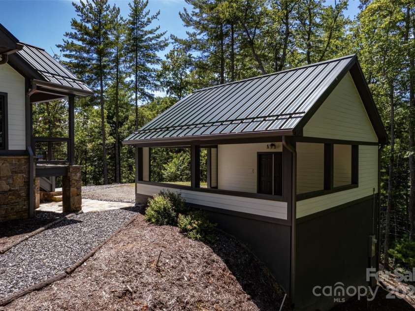 401 Moonbeam Crossing, Marshall, NC 28753.  MLS# CAR4241543, YatesRealty ID 4027. 