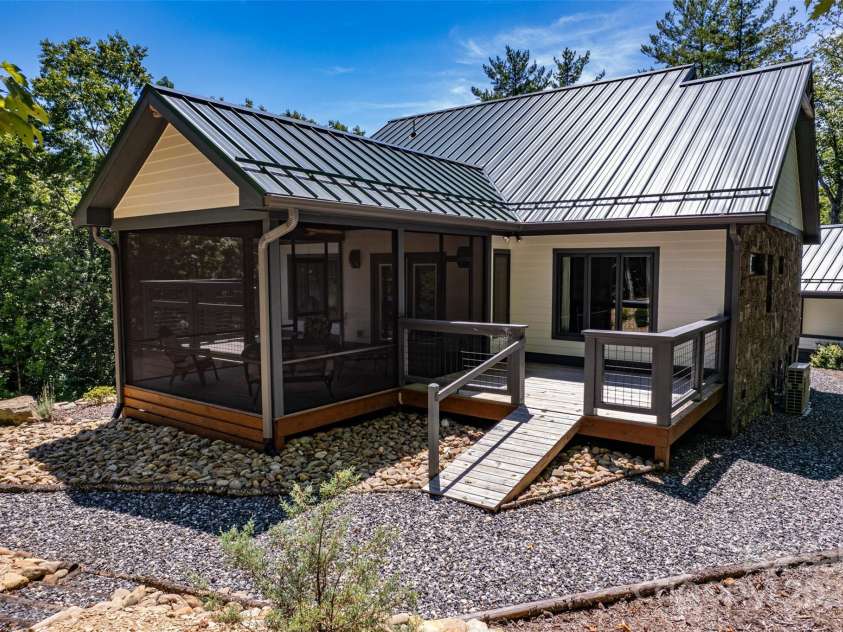 401 Moonbeam Crossing, Marshall, NC 28753.  MLS# CAR4241543, YatesRealty ID 4027. 