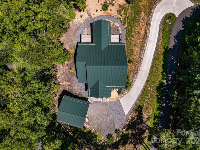 401 Moonbeam Crossing, Marshall, NC 28753.  MLS# CAR4241543, YatesRealty ID 4027. 