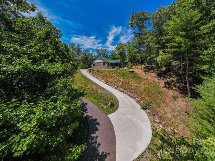 401 Moonbeam Crossing, Marshall, NC 28753.  MLS# CAR4241543, YatesRealty ID 4027. 