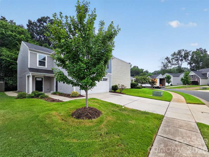 1648 Hooper Court, Charlotte, NC 28212.  MLS# CAR4408501, YatesRealty ID 40270. 