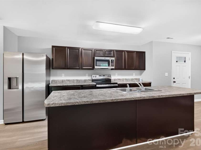 1648 Hooper Court, Charlotte, NC 28212.  MLS# CAR4408501, YatesRealty ID 40270. 
