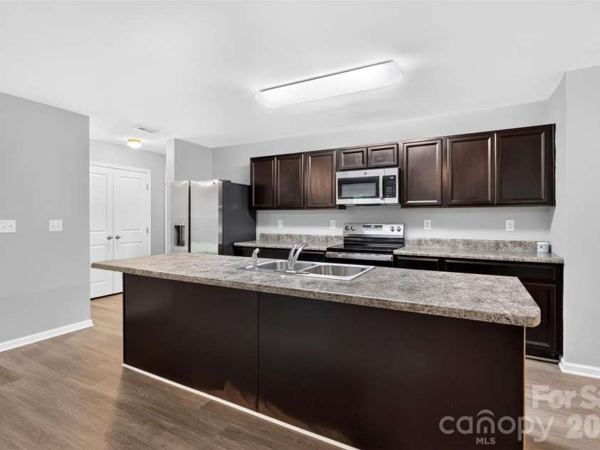1648 Hooper Court, Charlotte, NC 28212.  MLS# CAR4408501, YatesRealty ID 40270. 