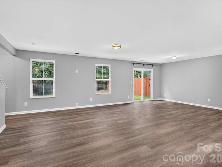 1648 Hooper Court, Charlotte, NC 28212.  MLS# CAR4408501, YatesRealty ID 40270. 