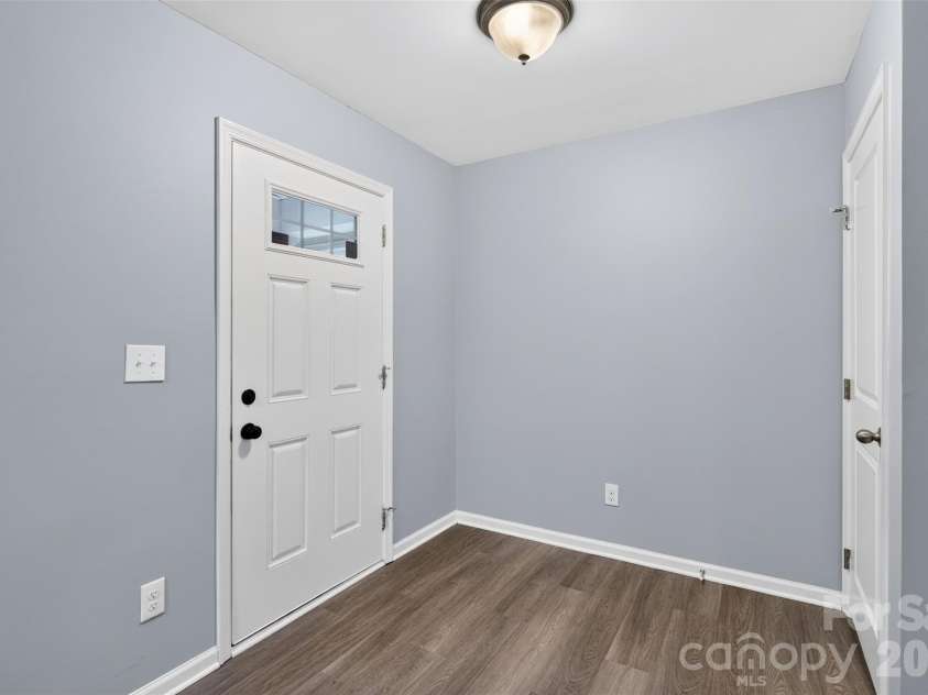 1648 Hooper Court, Charlotte, NC 28212.  MLS# CAR4408501, YatesRealty ID 40270. 