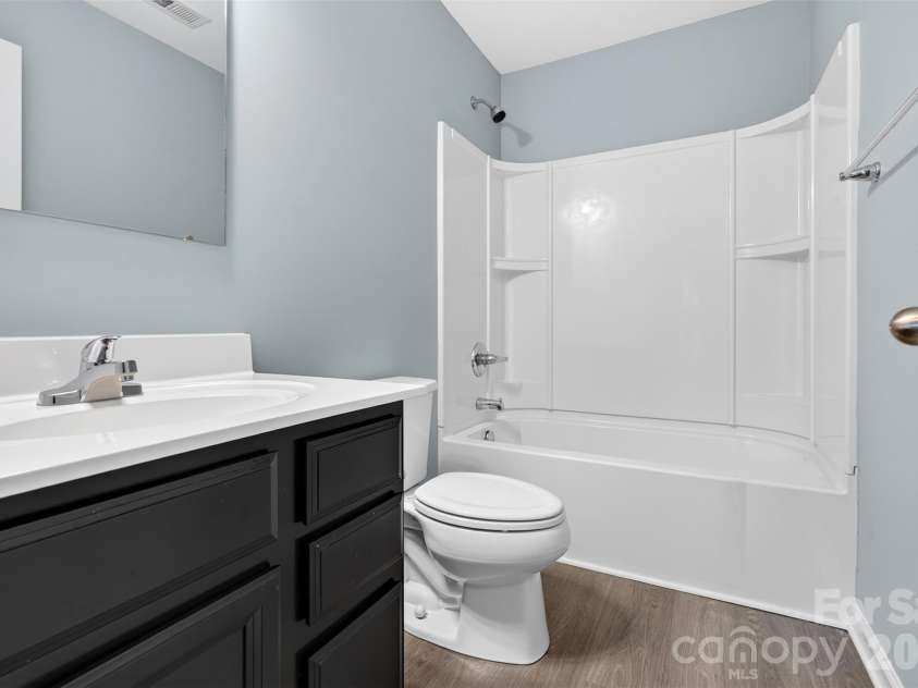 1648 Hooper Court, Charlotte, NC 28212.  MLS# CAR4408501, YatesRealty ID 40270. 