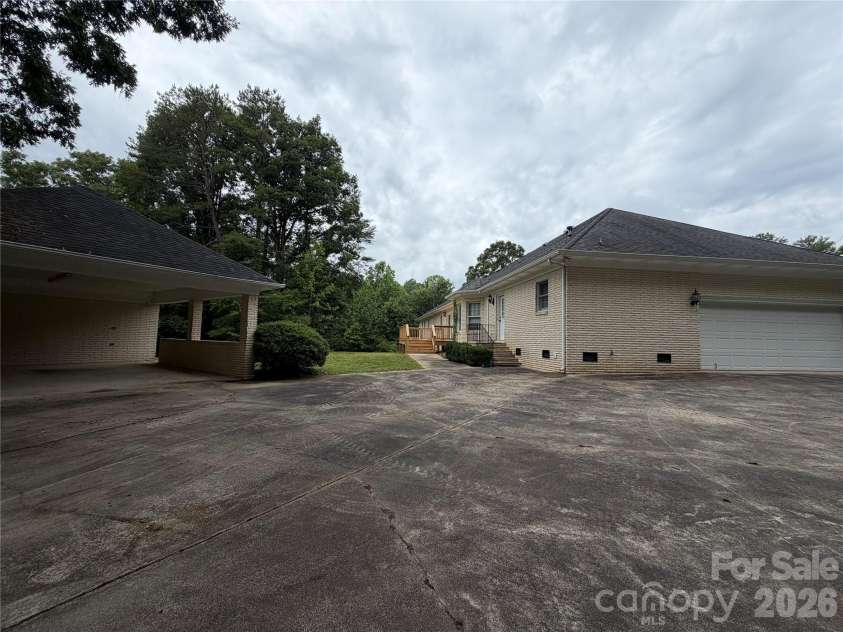 128 Temple Lane, Blacksburg, SC 29702.  MLS# CAR4391169, YatesRealty ID 40278. 