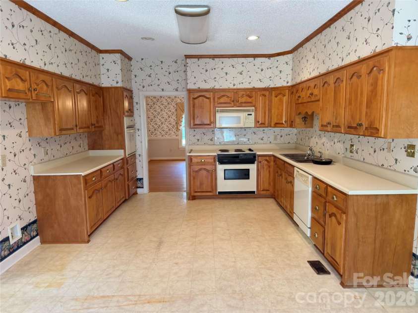 128 Temple Lane, Blacksburg, SC 29702.  MLS# CAR4391169, YatesRealty ID 40278. 