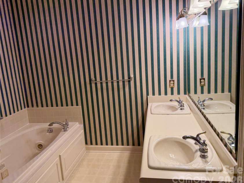 128 Temple Lane, Blacksburg, SC 29702.  MLS# CAR4391169, YatesRealty ID 40278. 