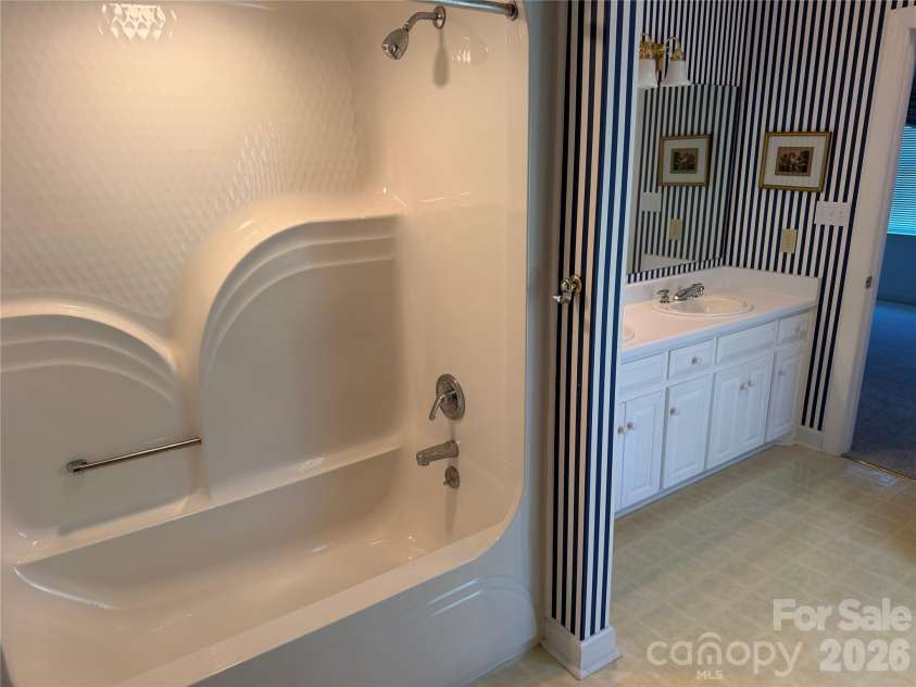 128 Temple Lane, Blacksburg, SC 29702.  MLS# CAR4391169, YatesRealty ID 40278. 