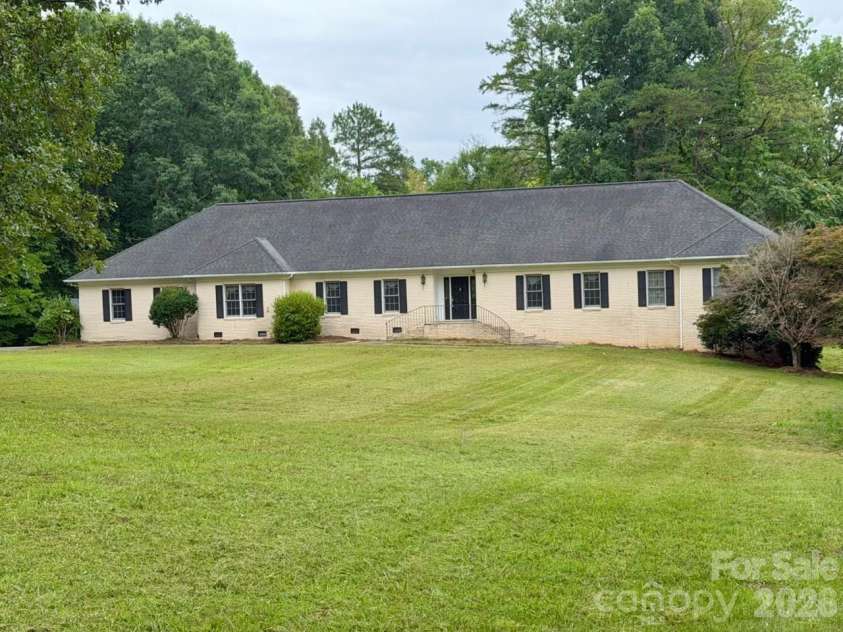 128 Temple Lane, Blacksburg, SC 29702.  MLS# CAR4391169, YatesRealty ID 40278. 