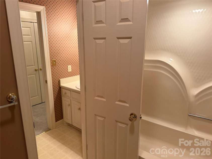 128 Temple Lane, Blacksburg, SC 29702.  MLS# CAR4391169, YatesRealty ID 40278. 
