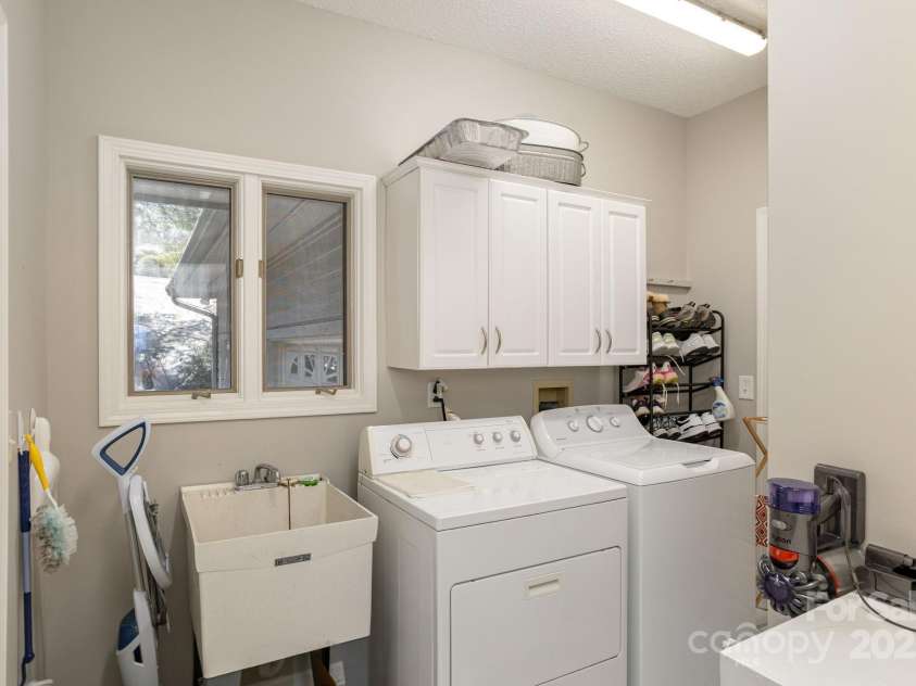 155 POPLAR LOOP Drive, Flat Rock, NC 28731.  MLS# CAR4228418, YatesRealty ID 4028. 