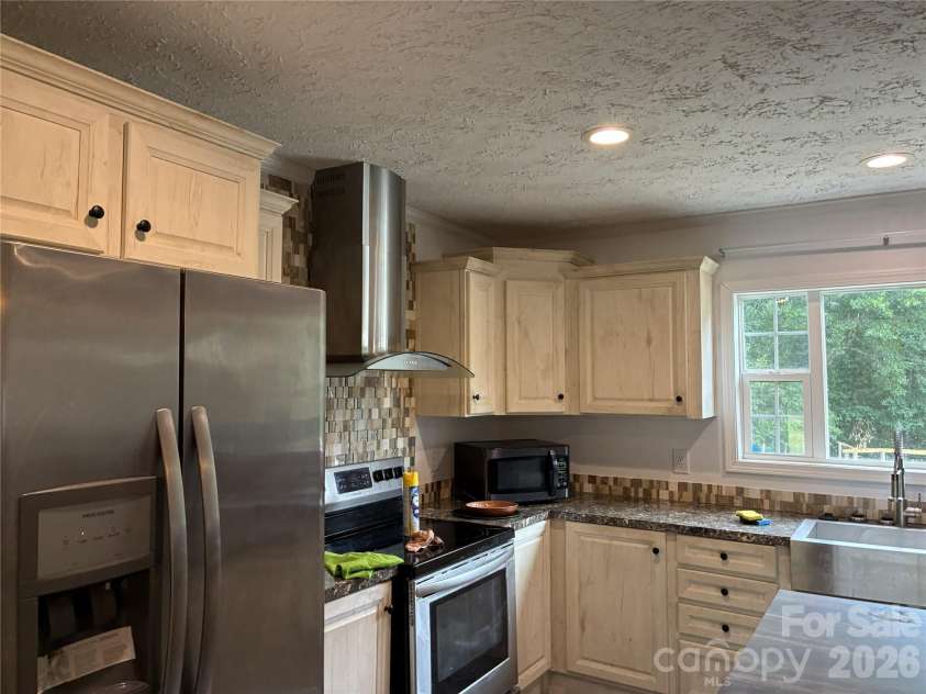 3761 & 3767 Walker Road, Rock Hill, SC 29730.  MLS# CAR4407796, YatesRealty ID 40280. Farm Style Kitchen