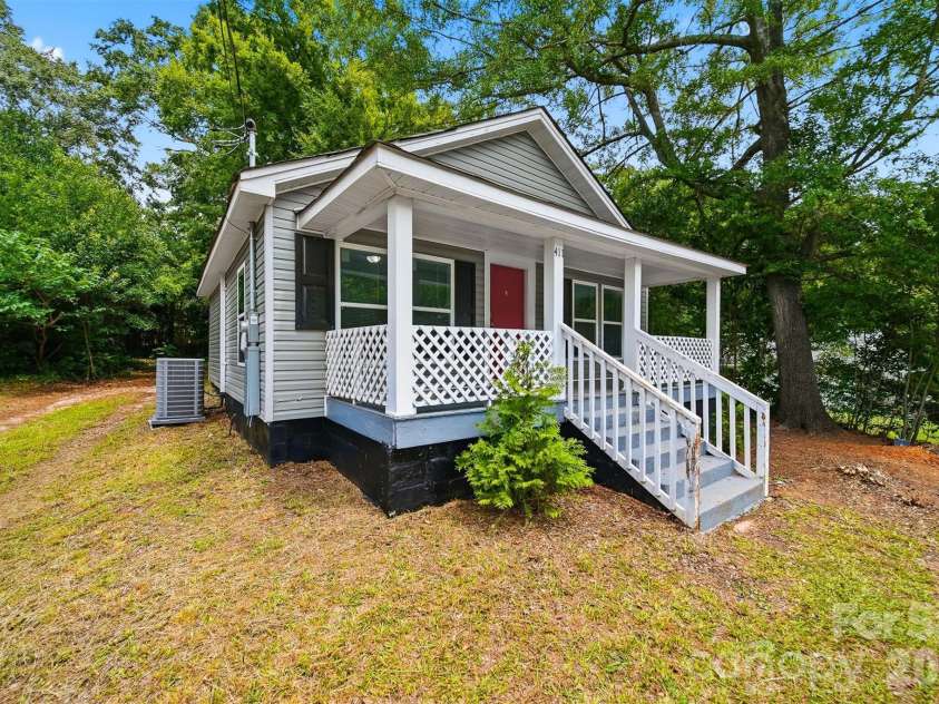 411 Orange Street, Shelby, NC 28150.  MLS# CAR4408504, YatesRealty ID 40281. 