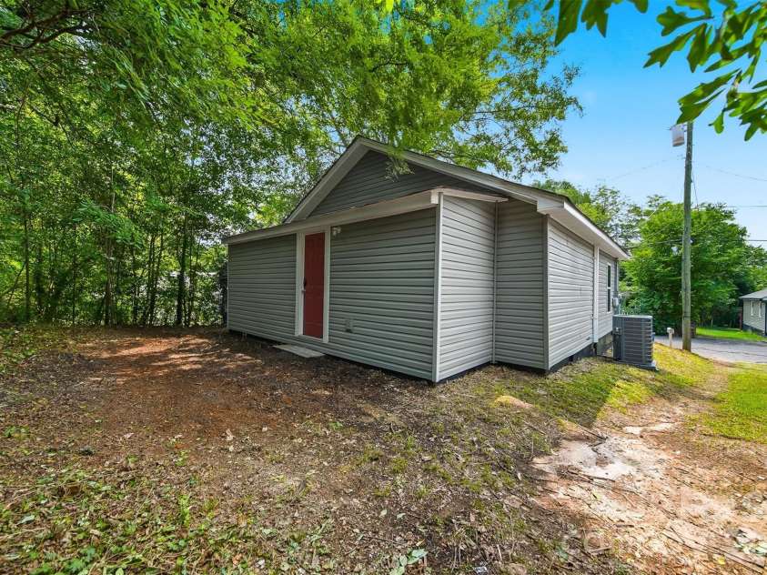 411 Orange Street, Shelby, NC 28150.  MLS# CAR4408504, YatesRealty ID 40281. 