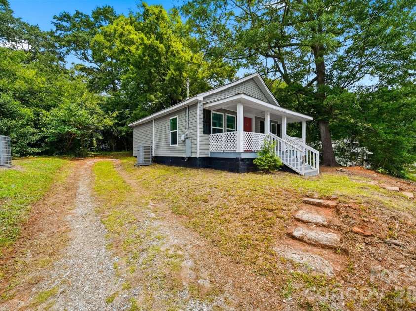 411 Orange Street, Shelby, NC 28150.  MLS# CAR4408504, YatesRealty ID 40281. 